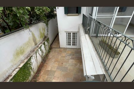 Casa à venda com 200m², 2 quartos e sem vagaQuintal