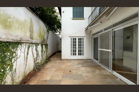 Casa à venda com 200m², 2 quartos e sem vagaQuintal