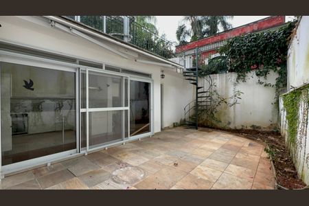 Casa à venda com 200m², 2 quartos e sem vagaQuintal