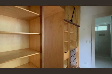 Casa à venda com 200m², 2 quartos e sem vagaCloset da suíte