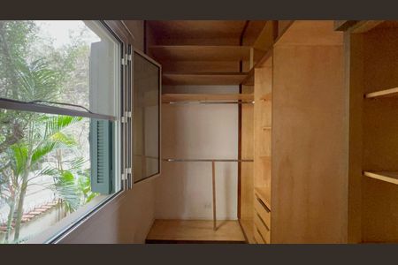 Casa à venda com 200m², 2 quartos e sem vagaCloset da suíte