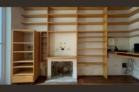 Casa à venda com 200m², 2 quartos e sem vagaEscritório