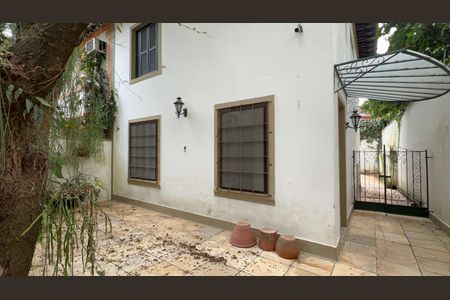 Casa à venda com 200m², 2 quartos e sem vagaQuintal