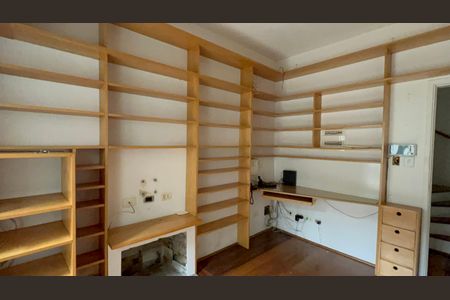 Casa à venda com 200m², 2 quartos e sem vagaEscritório