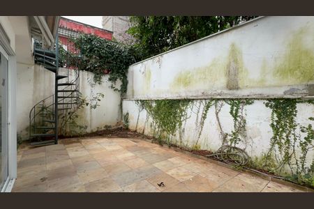 Casa à venda com 200m², 2 quartos e sem vagaQuintal