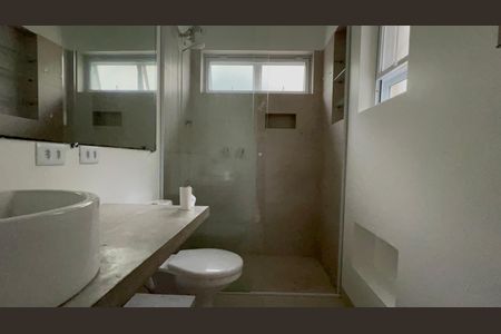 Casa à venda com 200m², 2 quartos e sem vagaBanheiro da Suíte