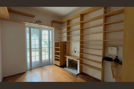 Casa à venda com 200m², 2 quartos e sem vagaEscritório