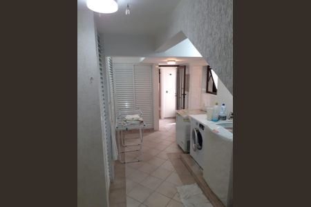 Casa à venda com 360m², 3 quartos e 4 vagas Casa à venda com 360m², 3 quartos e 4 vagasLAVANDERIA