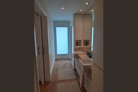 Casa à venda com 360m², 3 quartos e 4 vagas Casa à venda com 360m², 3 quartos e 4 vagasBANHEIRO
