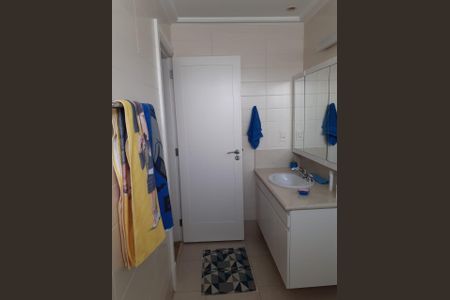 Casa à venda com 360m², 3 quartos e 4 vagas Casa à venda com 360m², 3 quartos e 4 vagasBANHEIRO