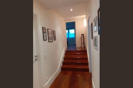 Casa à venda com 360m², 3 quartos e 4 vagas Casa à venda com 360m², 3 quartos e 4 vagasCORREDOR