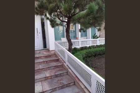 Casa à venda com 360m², 3 quartos e 4 vagas Casa à venda com 360m², 3 quartos e 4 vagasENTRADA