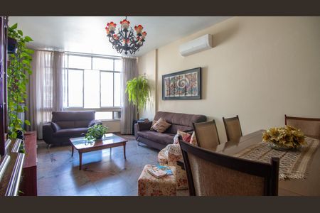 Apartamento à venda com 130m², 3 quartos e 1 vaga Apartamento à venda com 130m², 3 quartos e 1 vagaSala