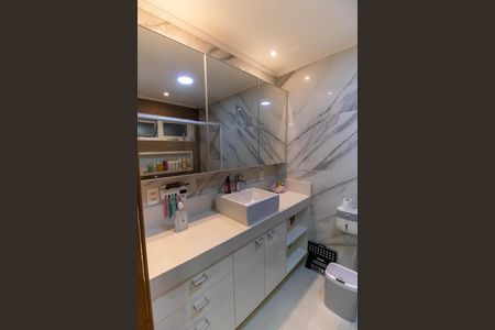 Apartamento à venda com 140m², 3 quartos e 1 vagaBanheiro da Suíte