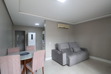 Casa à venda com 67m², 2 quartos e 2 vagasSala