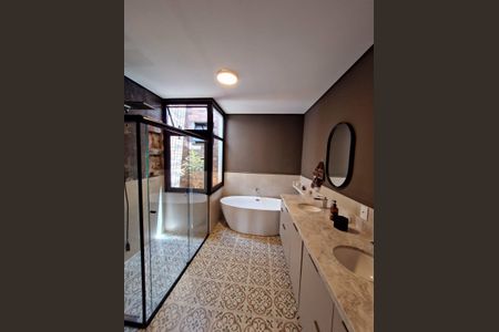 Casa à venda com 249m², 3 quartos e 2 vagas Casa à venda com 249m², 3 quartos e 2 vagasBanheiro da Suíte