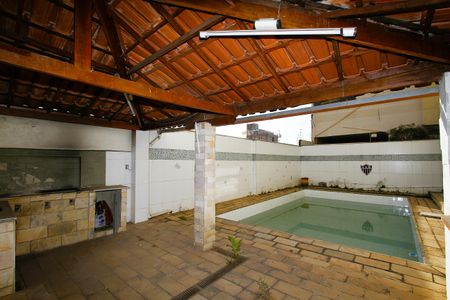 Casa à venda com 360m², 4 quartos e 4 vagasChurrasqueira