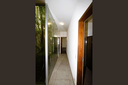 Casa à venda com 360m², 4 quartos e 4 vagasCorredor