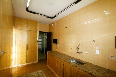 Casa à venda com 360m², 4 quartos e 4 vagasCozinha