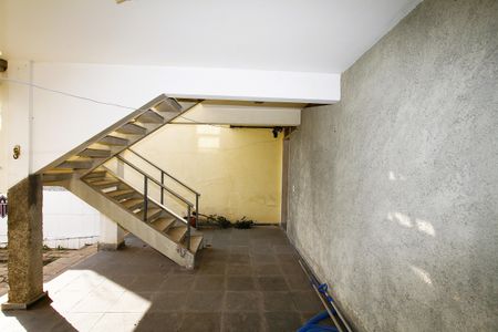Casa à venda com 360m², 4 quartos e 4 vagasEscada
