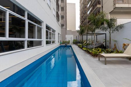 Studio à venda com 29m², 1 quarto e sem vaga Studio à venda com 29m², 1 quarto e sem vagaÁrea comum - Piscina