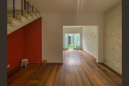 Casa à venda com 105m², 3 quartos e 2 vagasSala