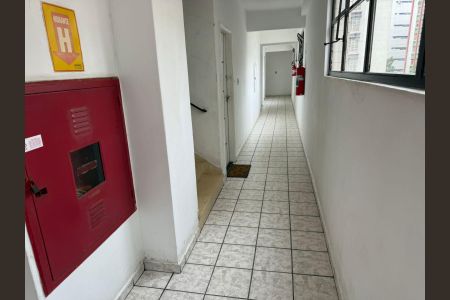 Apartamento para alugar com 45m², 1 quarto e 1 vaga Apartamento para alugar com 45m², 1 quarto e 1 vagaEscada