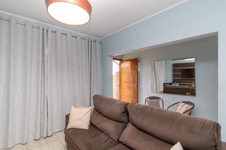 Casa à venda com 140m², 2 quartos e 2 vagasSala