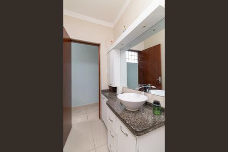 Casa à venda com 140m², 2 quartos e 2 vagasBanheiro Social