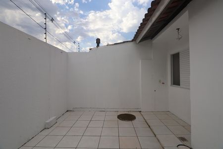 Casa de condomínio à venda com 75m², 3 quartos e 2 vagasÁrea externa