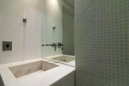 Apartamento à venda com 74m², 1 quarto e 1 vaga Apartamento à venda com 74m², 1 quarto e 1 vagaBanheiro da Suíte
