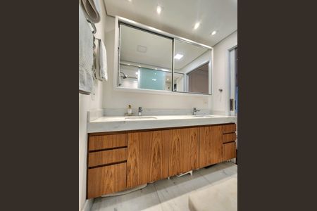 Apartamento para alugar com 111m², 3 quartos e 1 vaga Apartamento para alugar com 111m², 3 quartos e 1 vagaBanheiro da Suíte