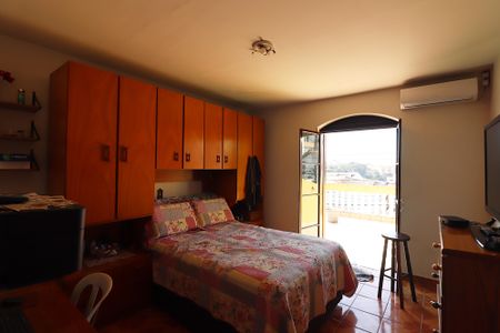 Casa à venda com 195m², 3 quartos e 2 vagas Suíte