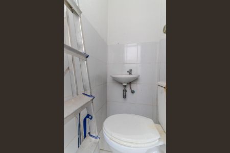 Apartamento à venda com 105m², 2 quartos e sem vaga Apartamento à venda com 105m², 2 quartos e sem vagaBanheiro de Serviço