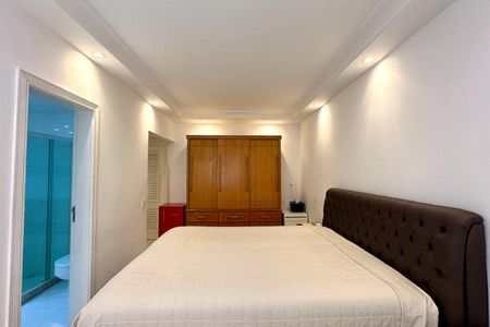 Apartamento à venda com 215m², 3 quartos e 2 vagas Apartamento à venda com 215m², 3 quartos e 2 vagasSuíte