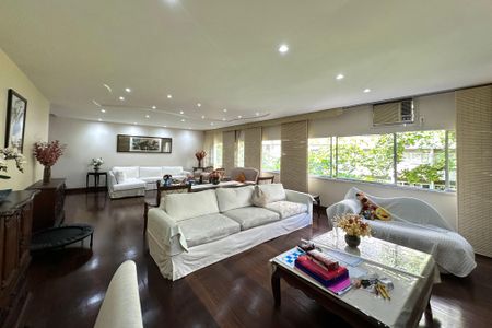 Apartamento à venda com 215m², 3 quartos e 2 vagas Apartamento à venda com 215m², 3 quartos e 2 vagasSala