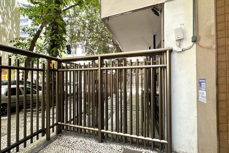 Apartamento à venda com 215m², 3 quartos e 2 vagas Apartamento à venda com 215m², 3 quartos e 2 vagasPlaquinha