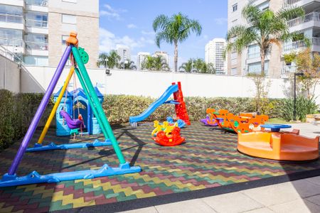 Apartamento à venda com 162m², 3 quartos e 3 vagas Apartamento à venda com 162m², 3 quartos e 3 vagasÁrea comum - Playground