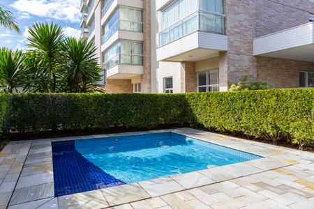 Apartamento à venda com 162m², 3 quartos e 3 vagas Apartamento à venda com 162m², 3 quartos e 3 vagasÁrea comum - Piscina