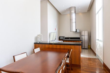 Apartamento à venda com 162m², 3 quartos e 3 vagas Apartamento à venda com 162m², 3 quartos e 3 vagasÁrea comum - Churrasqueira