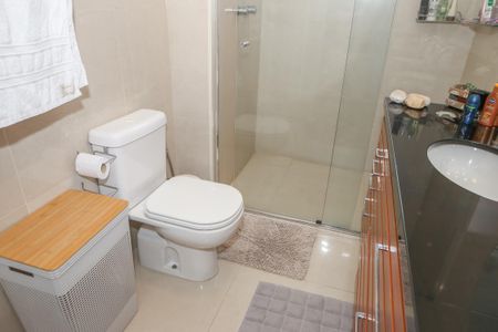 Apartamento à venda com 162m², 3 quartos e 3 vagas Apartamento à venda com 162m², 3 quartos e 3 vagasBanheiro da Suíte 1