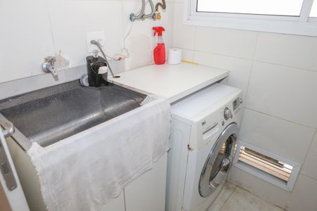 Apartamento à venda com 162m², 3 quartos e 3 vagas Apartamento à venda com 162m², 3 quartos e 3 vagasÁrea de Serviço