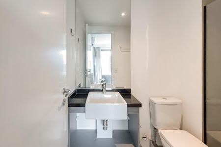Apartamento à venda com 47m², 2 quartos e 1 vaga Apartamento à venda com 47m², 2 quartos e 1 vagaBanheiro da Suíte 2
