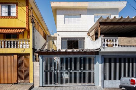 Casa à venda com 118m², 3 quartos e 2 vagas Casa à venda com 118m², 3 quartos e 2 vagasFachada