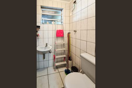 Casa à venda com 204m², 4 quartos e 2 vagas Casa à venda com 204m², 4 quartos e 2 vagasBanheiro de serviço