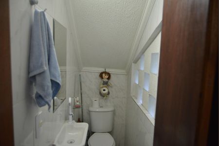 Casa à venda com 134m², 3 quartos e 4 vagasBanheiro de Serviço