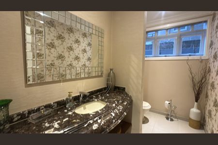 Casa para alugar com 570m², 5 quartos e 2 vagas Casa para alugar com 570m², 5 quartos e 2 vagasLavabo