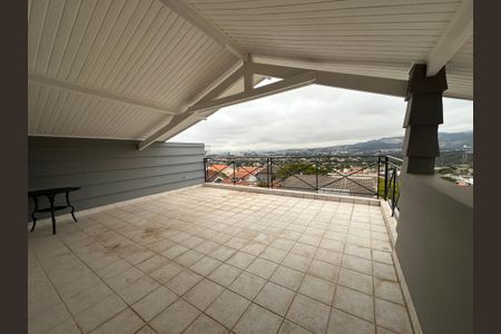 Casa para alugar com 570m², 5 quartos e 2 vagas Casa para alugar com 570m², 5 quartos e 2 vagasSacada