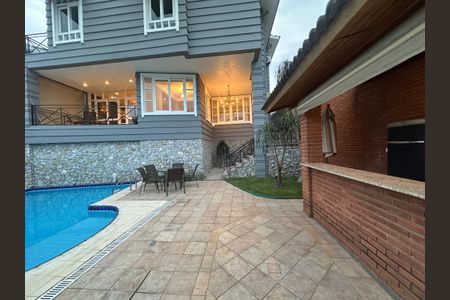 Casa para alugar com 570m², 5 quartos e 2 vagas Casa para alugar com 570m², 5 quartos e 2 vagasPiscina