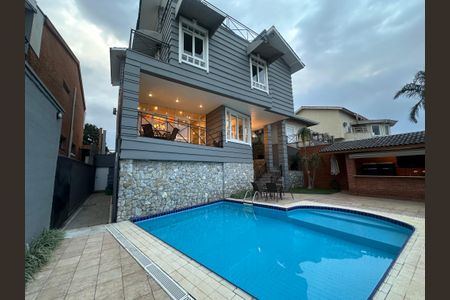 Casa para alugar com 570m², 5 quartos e 2 vagas Casa para alugar com 570m², 5 quartos e 2 vagasPiscina
